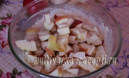 Королевский пирог с яблоками и творогом в мультиварке. Творожная шарлотка с яблоками в мультиварке