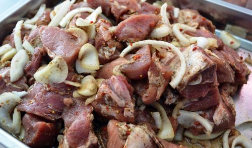 Как хранить оставшийся шашлык. Сколько хранить маринованный шашлык