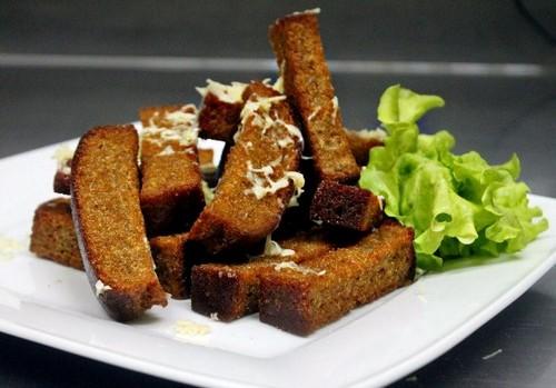 Что сделать из старого хлеба быстро и вкусно. 10 способов использовать старый хлеб в кулинарии