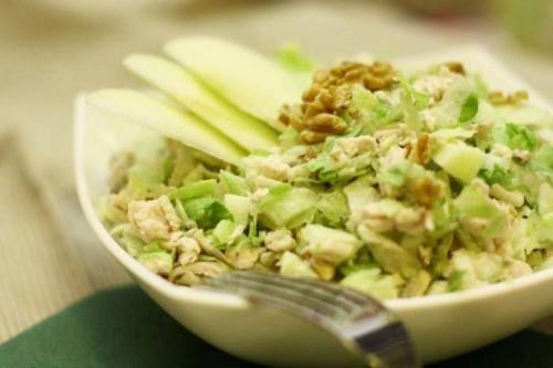 Какие ингредиенты можно использовать для приготовления диетических салатов с копченой курицей. 20 ПП салатов с курицей, которые готовятся проще простого