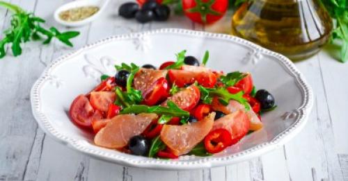 Вкусные и полезные: диетические салаты с копченой курицей 04