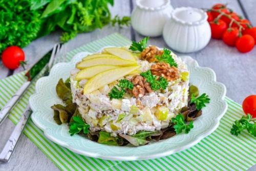 Какие ингредиенты можно использовать для приготовления диетических салатов с копченой курицей. 20 ПП салатов с курицей, которые готовятся проще простого