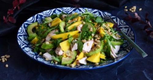 Вкусные и полезные: диетические салаты с копченой курицей 05