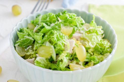 Что такое диетические салаты с копченой курицей
