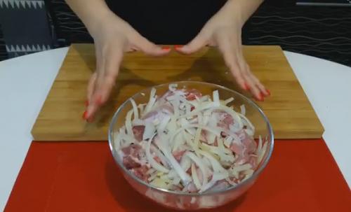 Шашлык в духовке на пергаменте. Шашлык из свинины в духовке на шпажках —, как приготовить шашлык из свинины в домашних условиях