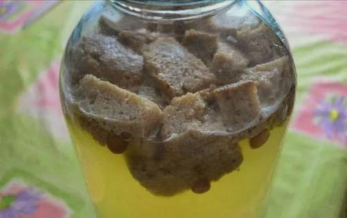 Как поставить квас в домашних условиях на хлебе без закваски. Квас из хлеба с дрожжами в домашних условиях