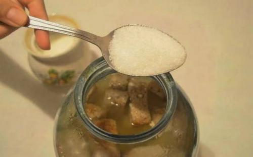 Как поставить квас в домашних условиях на хлебе без закваски. Квас из хлеба с дрожжами в домашних условиях