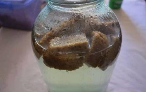 Как поставить квас в домашних условиях на хлебе без закваски. Квас из хлеба с дрожжами в домашних условиях