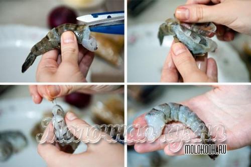 Креветки на шпажках с соусом Терияки.