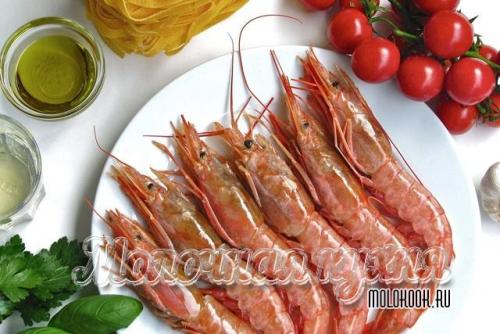 Креветки на шпажках с соусом Терияки.