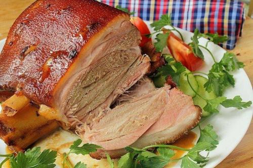 Как запекать свиную рульку, чтобы мясо было не слишком сухим. Как приготовить свиную рульку: 20 вкусных рецептов