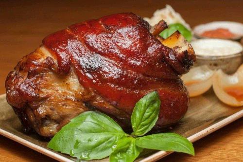 Как запекать свиную рульку, чтобы мясо было не слишком сухим. Как приготовить свиную рульку: 20 вкусных рецептов