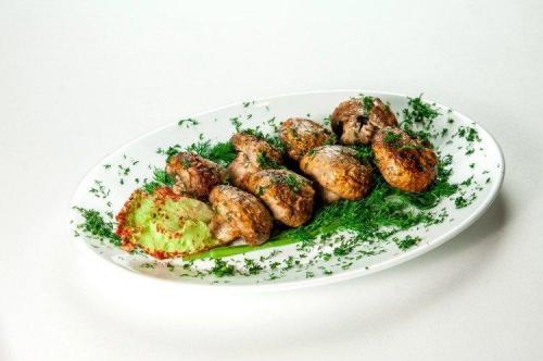 Шашлык из шампиньонов рецепт. Шампиньоны на мангале: 10 самых легких и вкусных рецептов