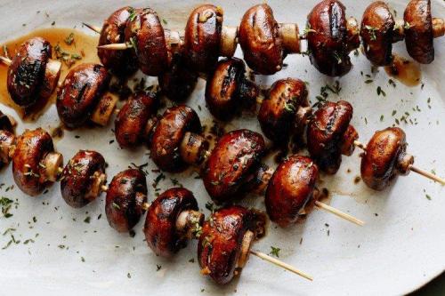 Шашлык из шампиньонов рецепт. Шампиньоны на мангале: 10 самых легких и вкусных рецептов