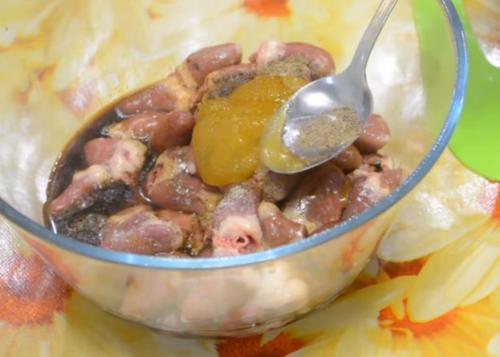 Шашлык из куриных сердечек в духовке. Вкусный шашлык из куриных сердечек с соевым соусом и медом в духовке на шпажках