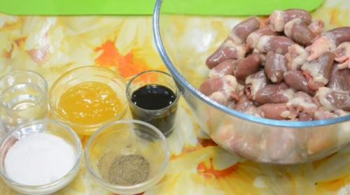 Шашлык из куриных сердечек в духовке. Вкусный шашлык из куриных сердечек с соевым соусом и медом в духовке на шпажках