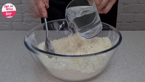 Чебуреки с брынзой и творогом. Сочные болгарские чебуреки с пузырьками Ругувачки