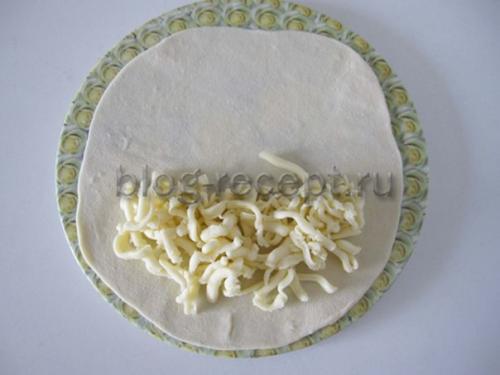 Чебуреки с мясом и сыром. Чебуреки с сыром: простой и удачный рецепт