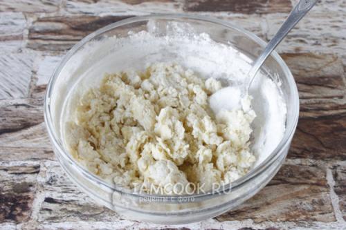 Чебуреки с помидорами и сыром почти. Пошаговое приготовление чебуреков с сыром, мясом и помидорами: 06