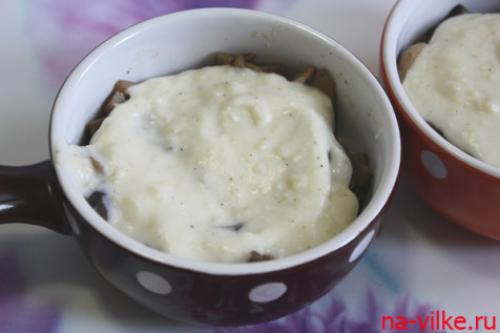 Жульен с языком и грибами под сырной корочкой. Жульен из языка с грибами