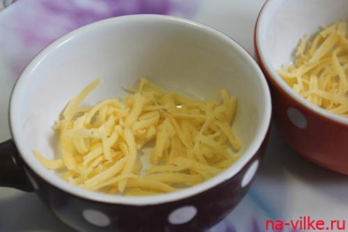 Жульен с языком и грибами под сырной корочкой. Жульен из языка с грибами