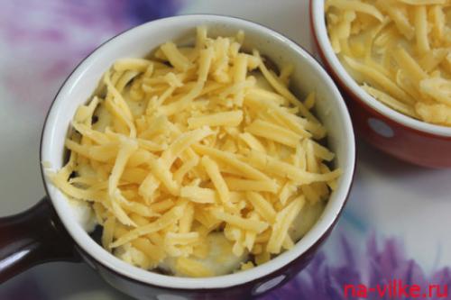 Жульен с языком и грибами под сырной корочкой. Жульен из языка с грибами