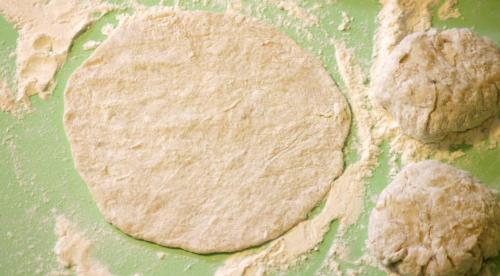 Чебуреки сметанные с брынзой. 28 Чебуреки сметанные с брынзой. 28