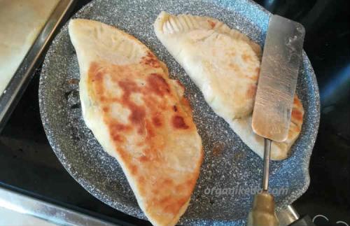 Чебуреки с брынзой и творогом. Болгарские ругувачки — рецепт болгарских чебуреков с творогом и зеленью