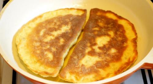 Чебуреки сметанные с брынзой. 30 Чебуреки сметанные с брынзой. 30