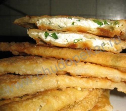 Чебуреки с брынзой и зеленью. 30 Чебуреки с брынзой и зеленью. 30
