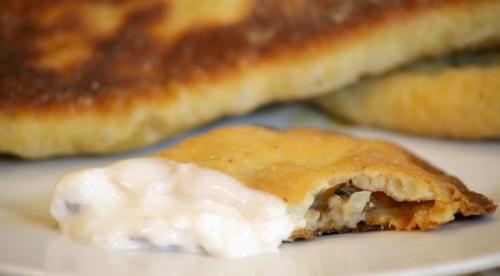 Чебуреки с мясом и брынзой. Чебурек с начинкой из баранины и брынзы с чесночным соусом 11 Чебуреки с мясом и брынзой. Чебурек с начинкой из баранины и брынзы с чесночным соусом 11