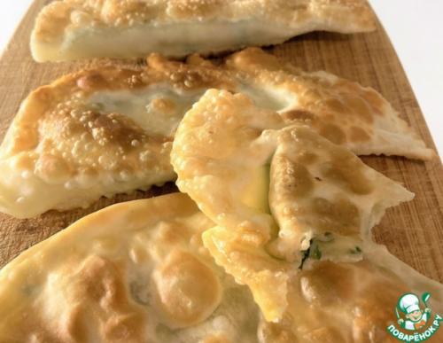 Чебуреки с брынзой и зеленью. 15 Чебуреки с брынзой и зеленью. 15