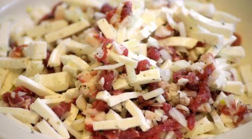 Чебуреки с мясом и брынзой. Чебурек с начинкой из баранины и брынзы с чесночным соусом 05 Чебуреки с мясом и брынзой. Чебурек с начинкой из баранины и брынзы с чесночным соусом 05