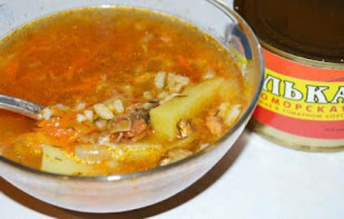 Суп из кильки в томатном соусе с перловкой. Суп-уха из консервов «Килька в томате»