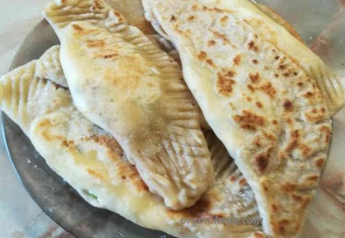 Чебуреки с брынзой и творогом. Болгарские ругувачки — рецепт болгарских чебуреков с творогом и зеленью