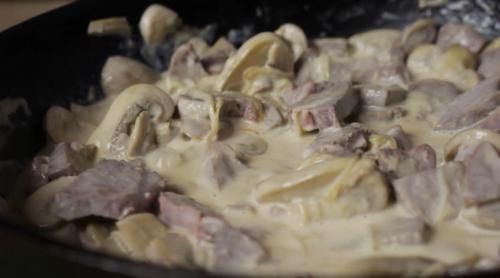 Можно ли запекать язык с грибами в мультиварке. Нежный свиной язык с грибами в сливочном соусе