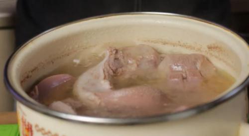 Можно ли запекать язык с грибами в мультиварке. Нежный свиной язык с грибами в сливочном соусе