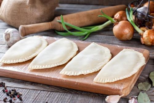 Тесто на чебуреки хрустящее, пузырчатое. 15 лучших рецептов теста для чебуреков