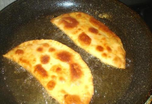 Хрустящее тесто на чебуреки с пузырьками. Как приготовить тесто для чебуреков 09 Хрустящее тесто на чебуреки с пузырьками. Как приготовить тесто для чебуреков 09