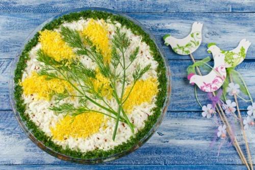 Салат с консервой в томатном соусе. Салаты с рыбными консервами: 20 рецептов быстро, просто и вкусно