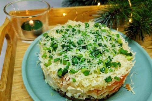 Салат с консервой в томатном соусе. Салаты с рыбными консервами: 20 рецептов быстро, просто и вкусно