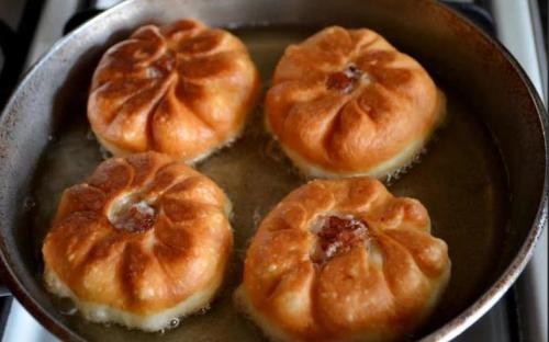 Пирожки-чебуреки с мясом и сыром. Вкусные чебуреки с мясом и сыром 17