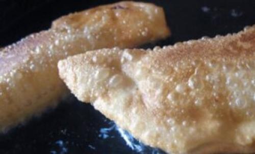 Чебуреки с говядиной и брынзой. Чебуреки крымские
