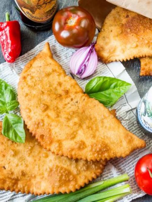 Пирожки-чебуреки с мясом и сыром. Вкусные чебуреки с мясом и сыром