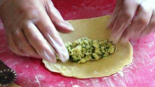 Чебуреки с зеленью и сыром. Аппетитные чебуреки с сыром и зеленью 19