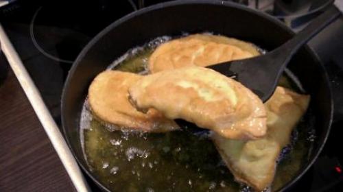 Чебуреки с зеленью и сыром. Аппетитные чебуреки с сыром и зеленью 21