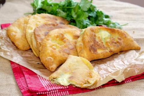 Чебуреки с зеленью и сыром. Аппетитные чебуреки с сыром и зеленью 15