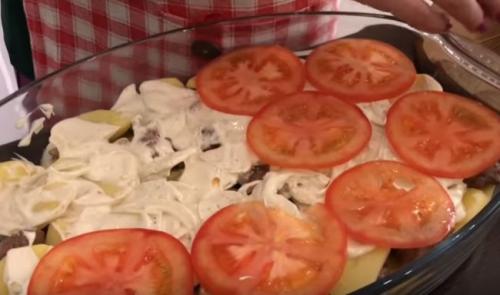 Картошка с мясом в духовке с майонезом. Картошка с мясом в духовке на противне: 7 простых рецептов