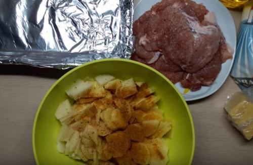 Картошка с мясом в духовке с сыром и майонезом. Запеченная картошка с мясом и сыром в духовке