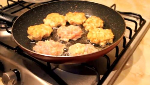 Как приготовить куриные котлеты с сыром и болгарским перцем. Куриные котлеты с сыром и болгарским перцем 29 Как приготовить куриные котлеты с сыром и болгарским перцем. Куриные котлеты с сыром и болгарским перцем 29